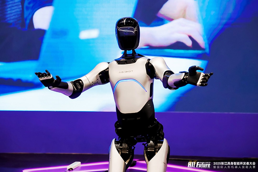 亚博远征A2成全球首个同时拥有中美欧认证的人形机器...