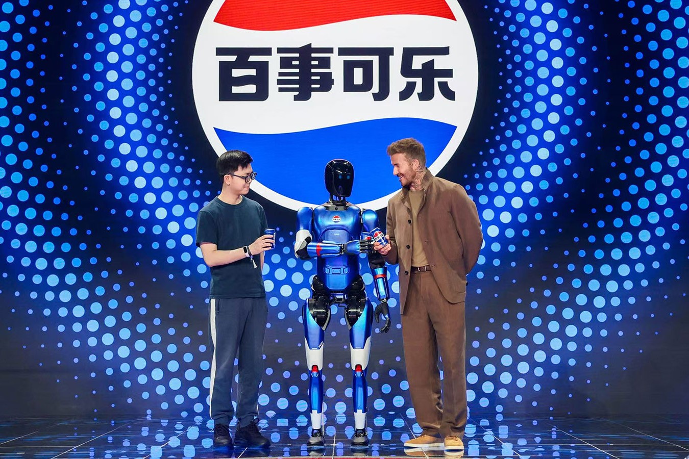 亚博机器人携手百事中国共创“百事蓝宝” 共燃渴望新章